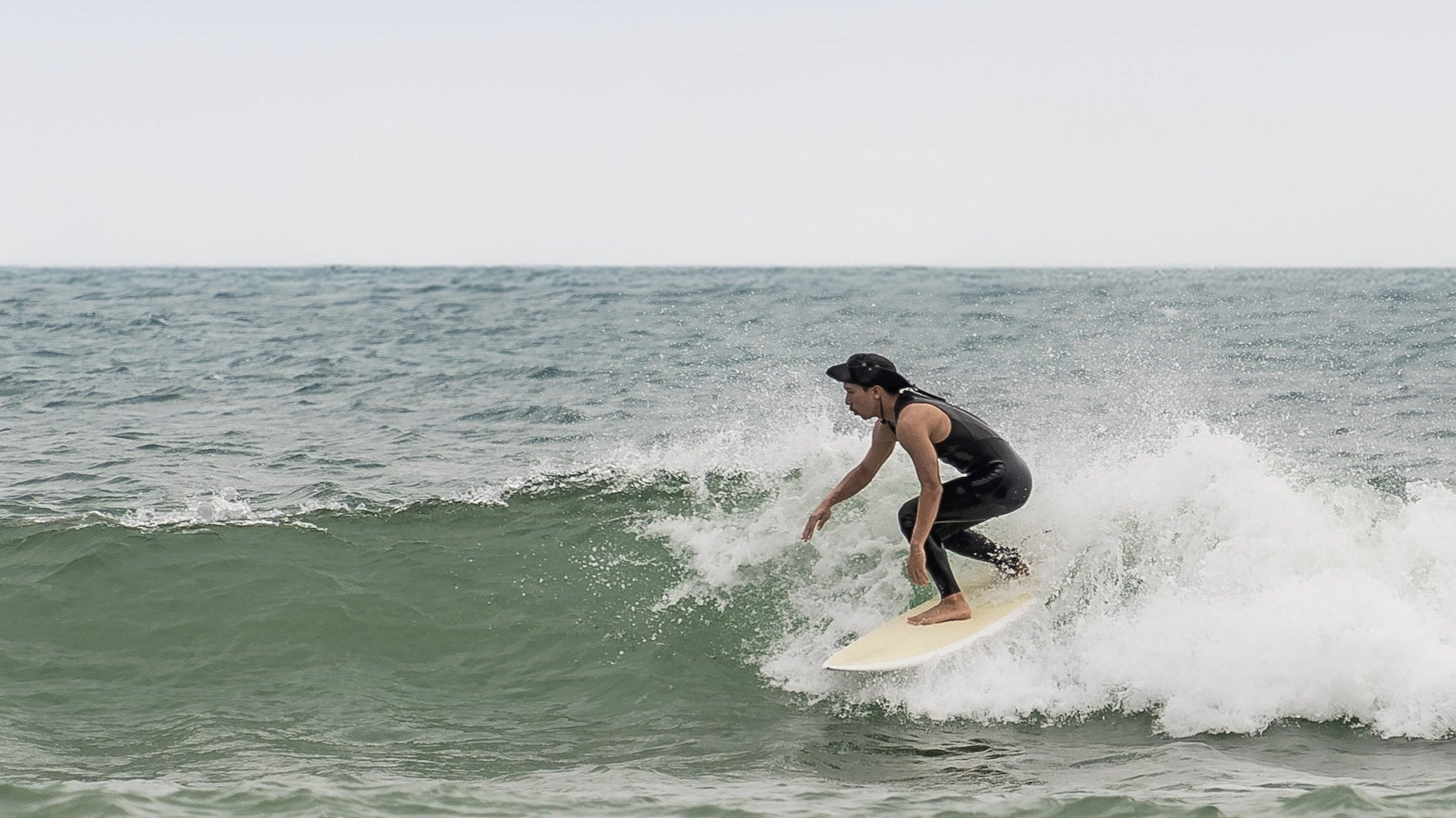 サーフィンのガニ股を直す正しいスタンス | ニュートラルポジション完全ガイド