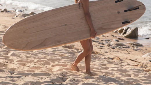 【2025年最新】女性におすすめのサーフボード4選!初心者から上級者まで