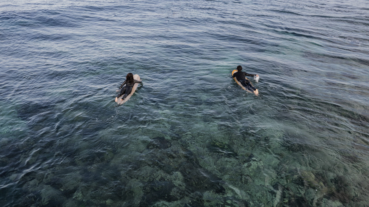 サーフィンのパドリングで疲れにくくなる方法!誰でも簡単に実感できるカラダの仕組みを使った漕ぎ方