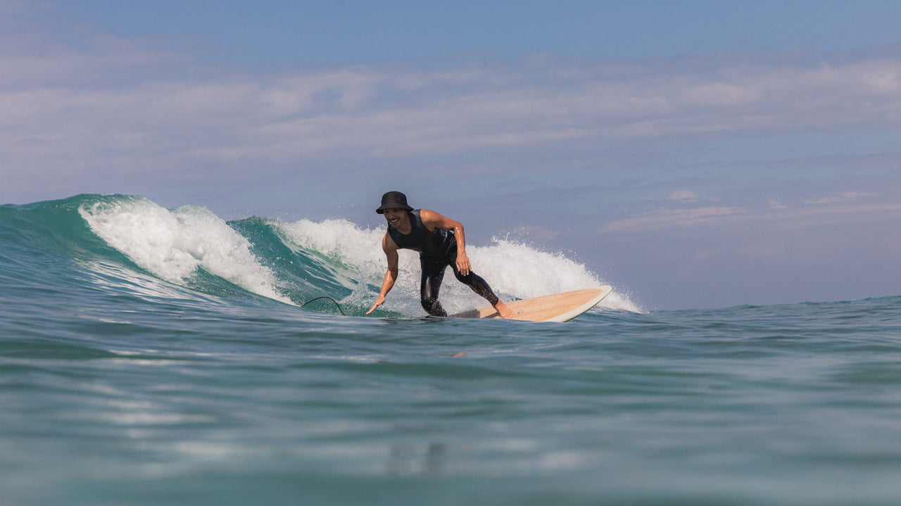 ミッドレングスサーフボードでマスターする!サーフィンのボトムターン完全ガイド