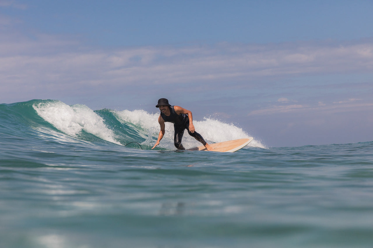 ミッドレングスサーフボードでマスターする!サーフィンのボトムターン完全ガイド