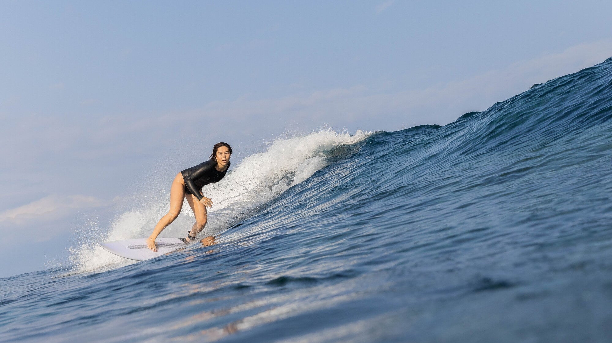 【プロサーファー野呂玲花インタビュー】サーフィンの楽しみ方と上達の秘訣|子育てママの新しいサーフスタイル
