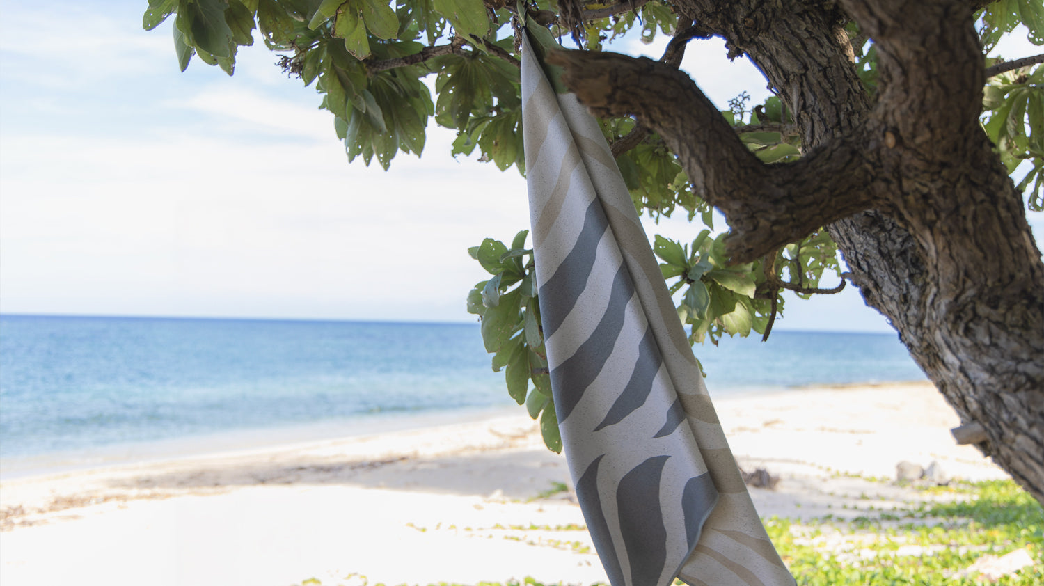 【完全ガイド】ビーチタオルのサイズ選び|用途別おすすめサイズを徹底解説