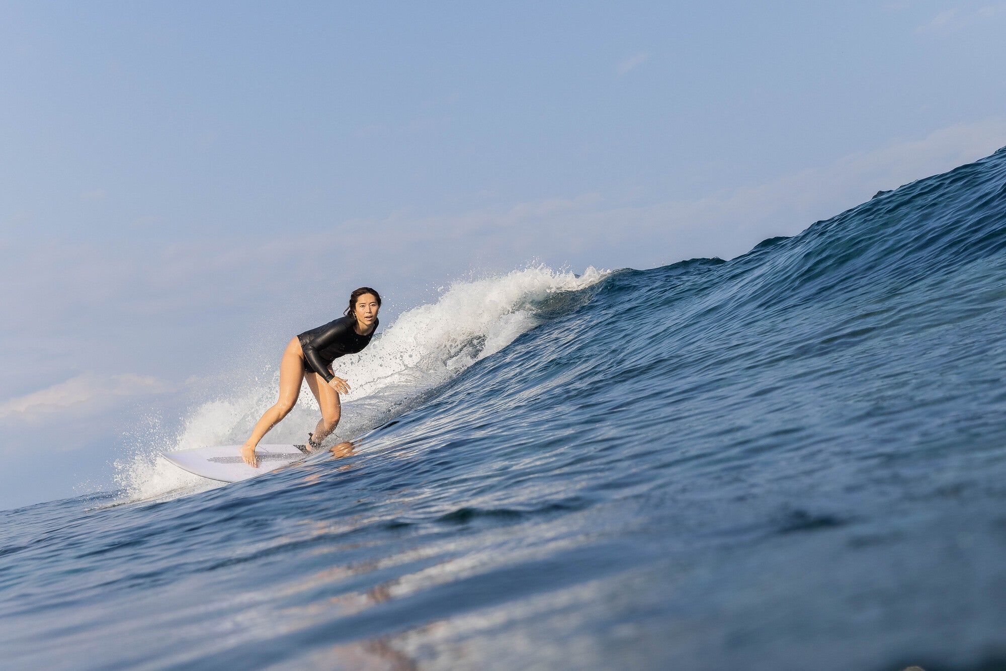 【プロサーファー野呂玲花インタビュー】サーフィンの楽しみ方と上達の秘訣｜子育てママの新しいサーフスタイル